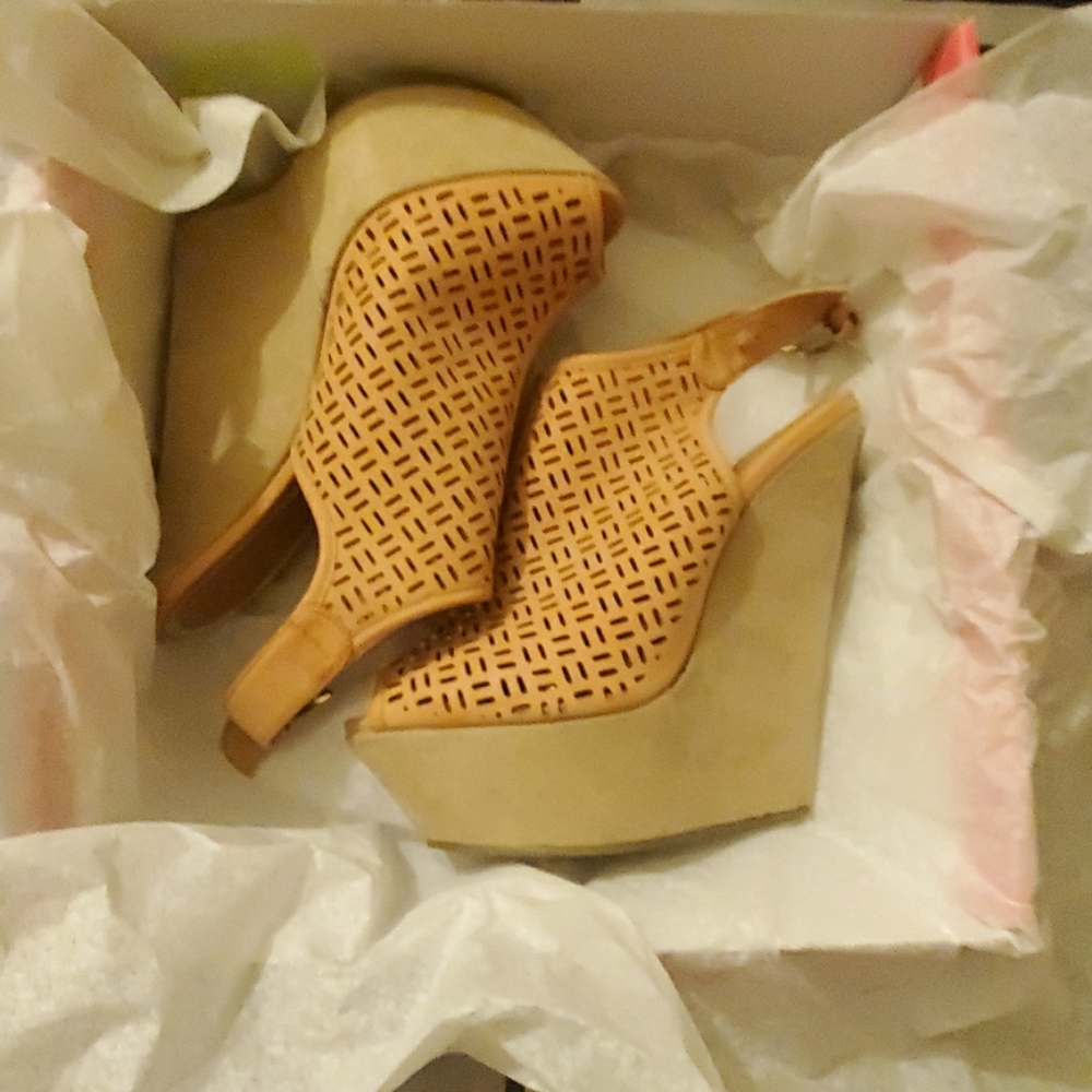 Beige & light pink wedge strappy sandals